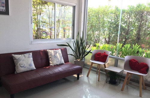 Sakon Nakhon Hotel | Discover Comfort at Honghub Sakon Hotel with Family Amenities