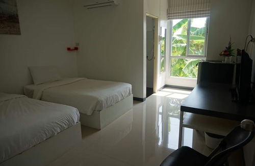Sakon Nakhon Hotel | Discover Comfort at Honghub Sakon Hotel with Family Amenities