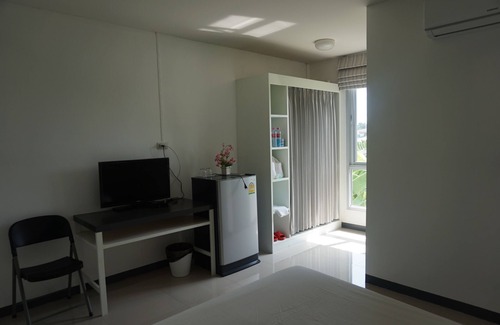 Sakon Nakhon Hotel | Discover Comfort at Honghub Sakon Hotel with Family Amenities