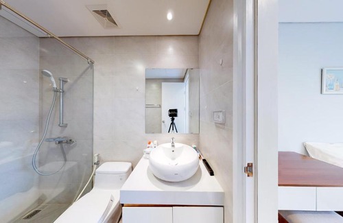 Dong Da Apartment | Relax at HongKong Tower Managed by Lily Home with Pool Access