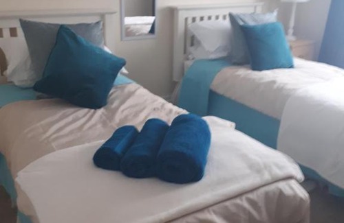Bury St Edmunds Bed & Breakfast | Cozy Honington Fox Inn: Top-Rated Stay with Breakfast Included