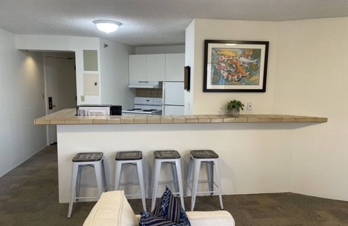 Downtown Honolulu Apartment | Discover Downtown Honolulu Oasis with Ocean Views & Pool