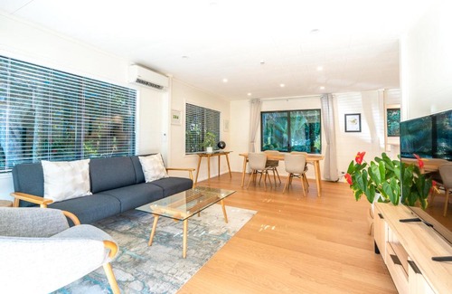 Waiheke Island House | Oneroa Holiday Home - Honu Cottage with Child-Friendly Amenities