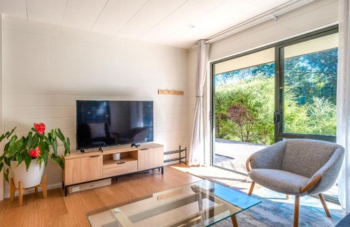 Waiheke Island House | Oneroa Holiday Home - Honu Cottage with Child-Friendly Amenities