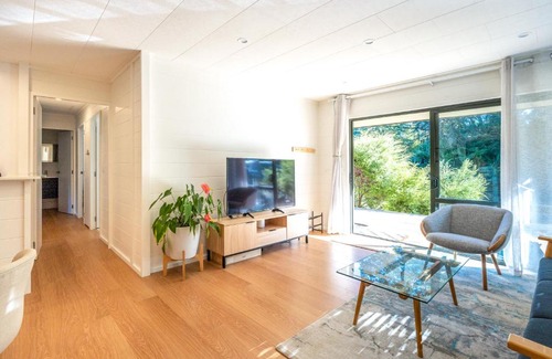 Waiheke Island House | Oneroa Holiday Home - Honu Cottage with Child-Friendly Amenities