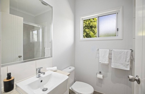 Scotts Head House | HONU, part of the Ohana Surf Bungalows (<5 minute walk to beach and shops).