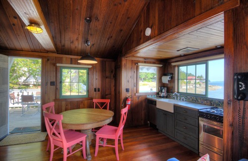Hoodsport Cottage | Charming Hood Canal Beach Cottage with Ocean View & Oysters!