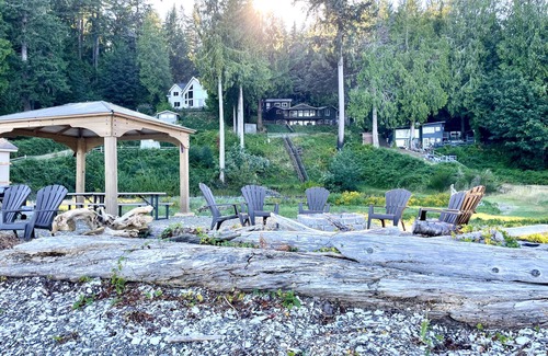 Lilliwaup House | Idyllic Hood Canal Beachfront Retreat with Hot Tub & Kayaking
