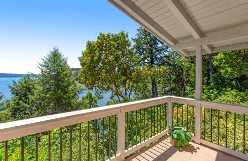 Eldon House | Discover Your Hood Canal Escape - Family-Friendly Retreat