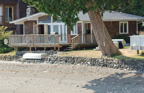 Lilliwaup Cabin | Unforgettable Stay at Hood Canal's Octopus Hole Beach Cabin