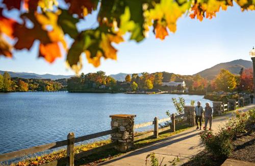 Lake Junaluska House | Pet-Friendly Stay at Hood Upper with Pool & Kid Activities