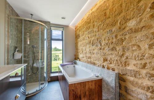 Bridport House | Pet-Friendly Hoods: Guest Rated 10/10 for Families