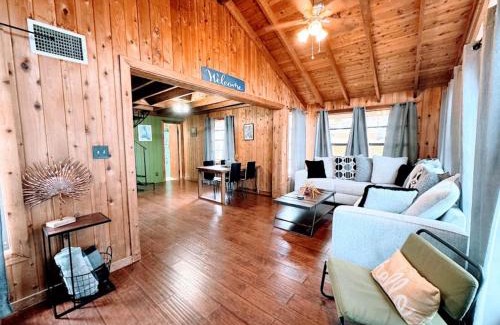 Vacation Village House | Hook's Cabin- Lake & Pool Near Disney A-frame