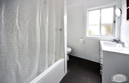 Portland House | Relax and Unwind at Hook, Wine & Linger on Learmonth