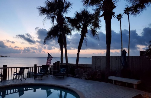 Bay Area House | Experience Hook Wine Sinker: Waterfront Oasis with Pool
