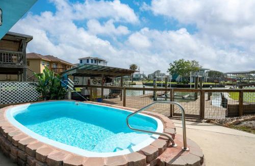 Rockport House | Pet-Friendly Retreat at Hook, Wine Sinker - 4 Star Stay