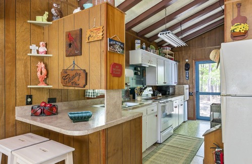 Pleasure Point House | Idyllic 2BR Lake Cabin – Guest Rated Perfect at 10/10