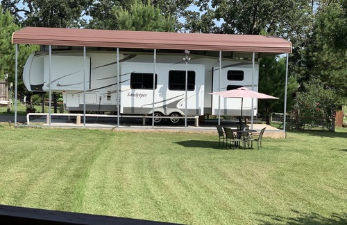 Quitman House | Highly Rated Hookem.Hideout I with Pool & Lake Views