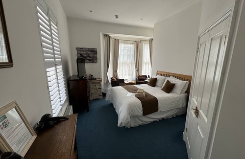 Hookwood Cabin | Relax at Hookwood Lodge: Spa, Breakfast & Family-Friendly