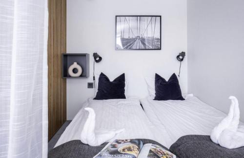 Jarfalla Municipality Apartment | Pet-Friendly HOOM Home & Hotel Järfälla with Hot Tub