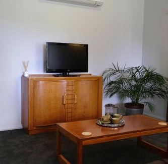 Aldgate House | Family-Friendly Hoopers Cottage: 4-Star Stay Rated 9.7