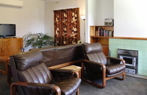 Aldgate House | Family-Friendly Hoopers Cottage: 4-Star Stay Rated 9.7