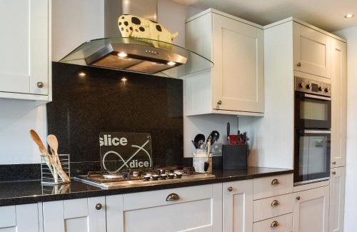 Sedgwick House | Kid-Friendly Getaway at Hoopers End - Rated 9/10 by Guests