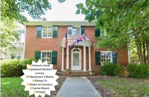 Bloomington House | Hoosier Memories! Luxury Stay, Steps from IU - Pool Table, Firepit & More