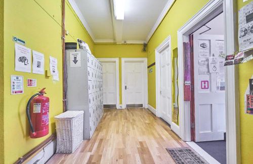 Brixton Hostel | Discover Hootananny Hostel: Poolside Retreat Awaits You