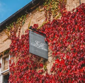 Thurnscoe Bed & Breakfast | Experience Hooton Pagnell Hall: 4-Star with Breakfast & More