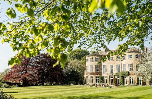 Thurnscoe Bed & Breakfast | Experience Hooton Pagnell Hall: 4-Star with Breakfast & More