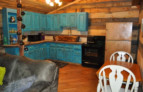 McMillan Hidden Valley Cabin | Relaxing HootOwl Cabin: Trails, Hot Tub & Scenic Views