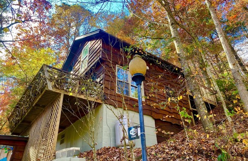 McMillan Hidden Valley Cabin | Relaxing HootOwl Cabin: Trails, Hot Tub & Scenic Views