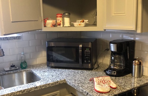 La Porte House | Pet-Friendly Hoots Spring Gully with Family Amenities