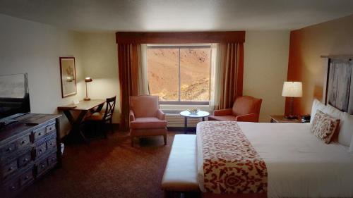 Boulder City Hotel | Discover Comfort at Hoover Dam Lodge with Pool & Ocean Views