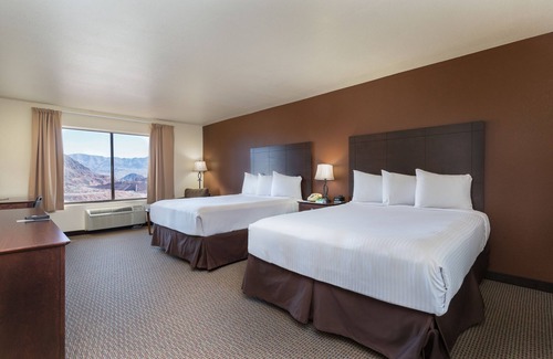 Boulder City Hotel | Relax at Hoover Dam Lodge: Pool, Spa & Family Amenities