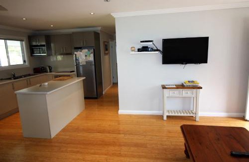 Bendalong House | Hop Hop House: Family & Pet Friendly 4-Star Retreat