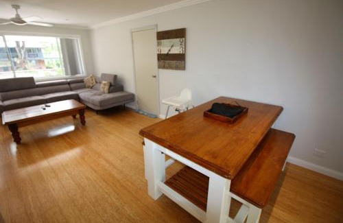 Bendalong House | Hop Hop House: Family & Pet Friendly 4-Star Retreat