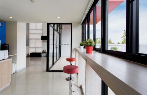 Sakon Nakhon Hotel | Budget-Friendly Hop Inn Sakon Nakhon with Family Amenities