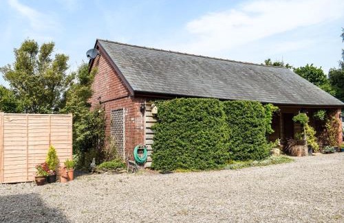 Westbrook Court House | Guest Rated 9.7: Family-Friendly Hop Kiln Barn Awaits