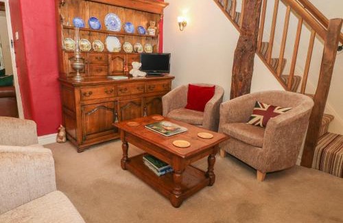 Castleton House | Enjoy Hope Cottage: Pet-Friendly 4-Star Retreat Awaits