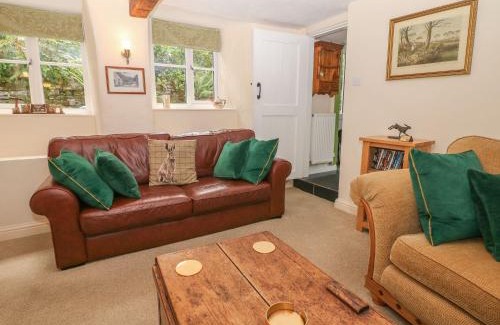 Castleton House | Enjoy Hope Cottage: Pet-Friendly 4-Star Retreat Awaits