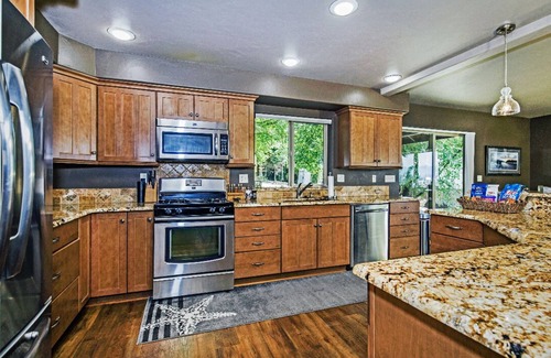 East Hope House | Idyllic Hope Idaho Home with Great Lake Views & Pool