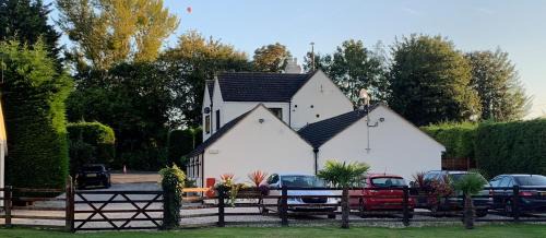 Cheltenham House | Inviting Hope Orchard: Guest Rated 9.5 with Breakfast Included