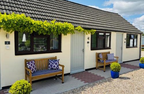 Cheltenham House | Inviting Hope Orchard: Guest Rated 9.5 with Breakfast Included