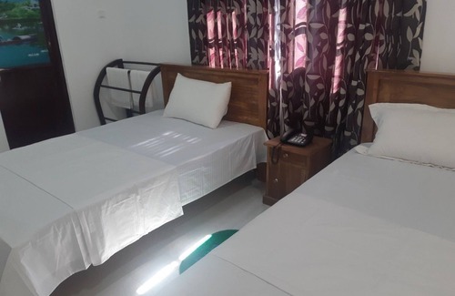 Anuradhapura Hotel | Cozy Hope Residence: Family-Friendly with Restaurant & Breakfast