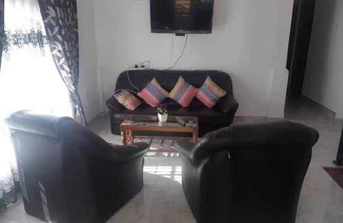 Anuradhapura Hotel | Cozy Hope Residence: Family-Friendly with Restaurant & Breakfast