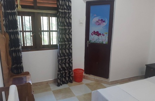 Anuradhapura Hotel | Cozy Hope Residence: Family-Friendly with Restaurant & Breakfast
