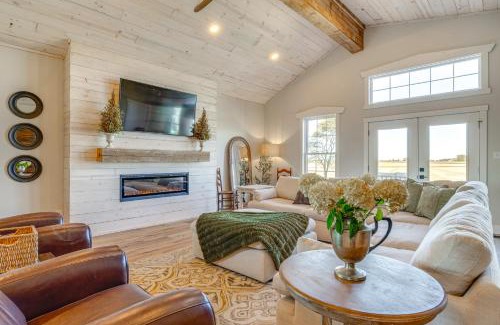 Needham House | Hope Retreat with Furnished Deck Near Parks!