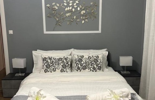 Santo Stefano Bed & Breakfast | Inviting Hopper House: Family-Friendly Stay with Kitchen